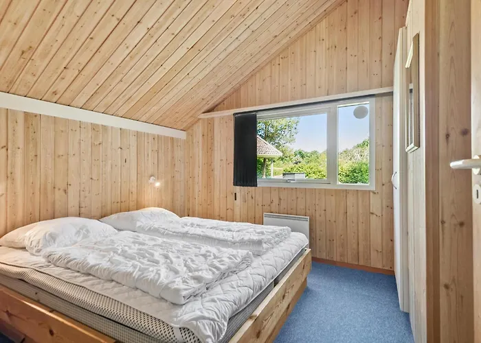 Feriehus Amazing In With Sauna